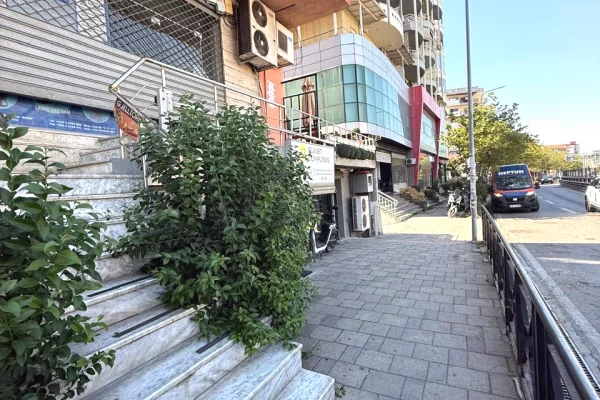 Ambient biznesi me qera 1+1 ne Tirane - 55,000 Leke