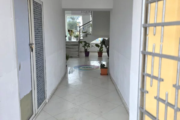 Ambient biznesi me qera 1+1 ne Tirane - 1,000 Euro