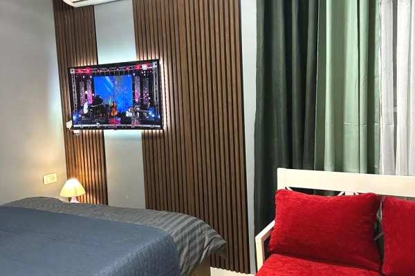 Jepet me qera apartament 1+1 tek pazari ri/500€