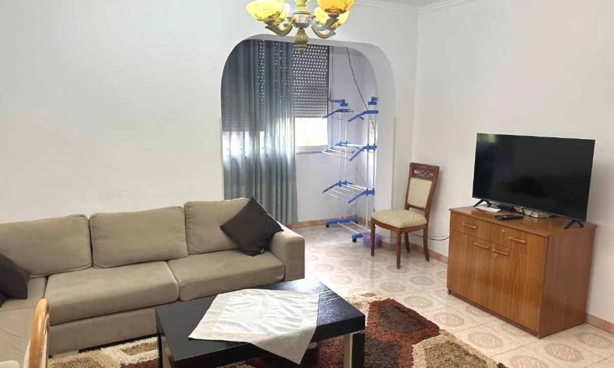 Shtepi me qera Apartament ne Tirane, 3+1, Mobilimi E mobiluar, Pagesa 80,000  Leke.