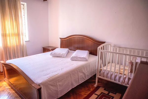 Shtepi me qera 3+1 ne Tirane - 70,000 Leke