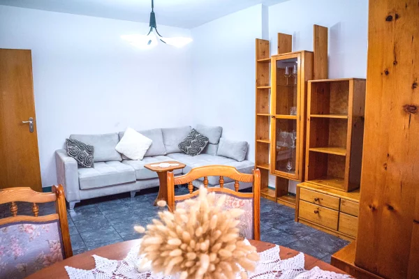 Shtepi me qera 3+1 ne Tirane - 70,000 Leke