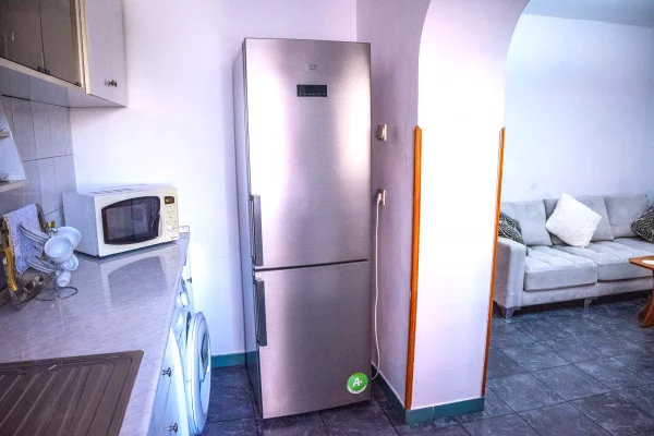 Shtepi me qera Apartament ne Tirane, 3+1, Mobilimi E mobiluar, Pagesa 70,000  Leke.