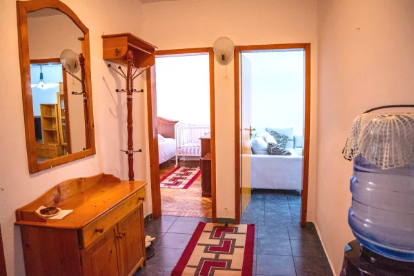 Shtepi me qera Apartament ne Tirane, 3+1, Mobilimi E mobiluar, Pagesa 70,000  Leke.