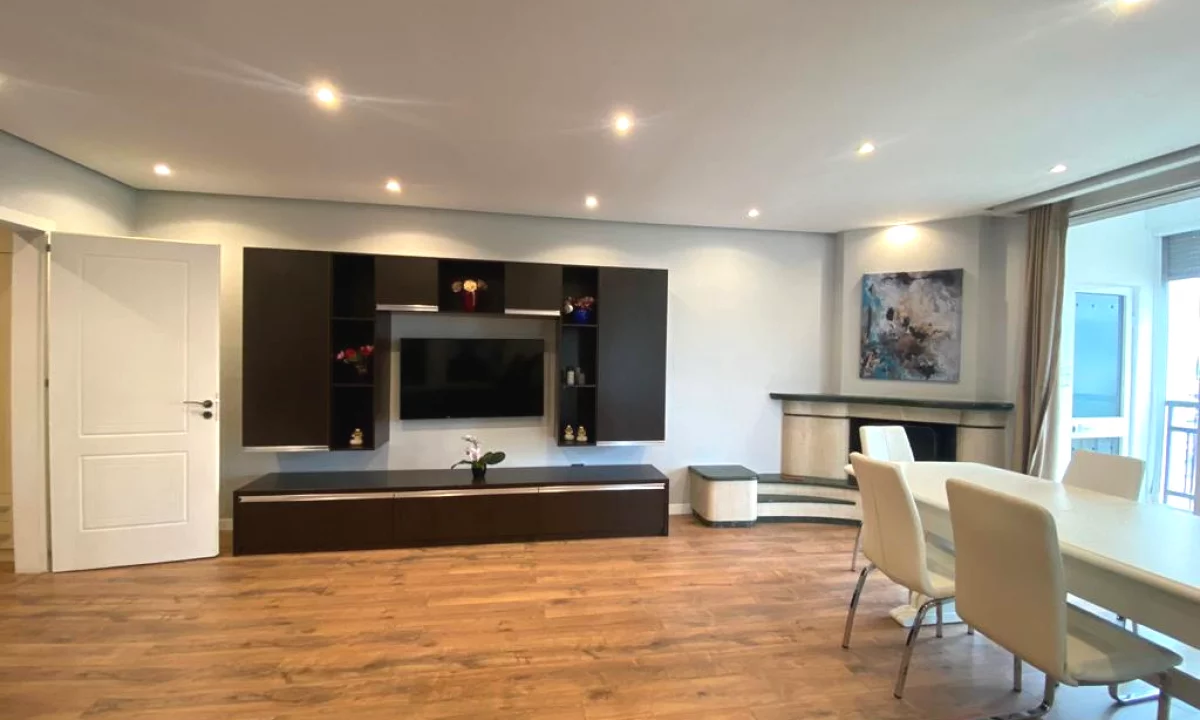 Shtepi me qera Apartament ne Tirane, 2+1, Mobilimi E mobiluar, Pagesa 1,150  Euro.