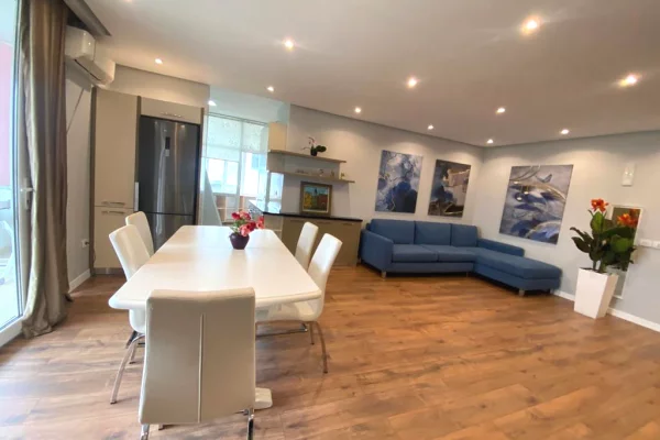 Shtepi me qera Apartament ne Tirane, 2+1, Mobilimi E mobiluar, Pagesa 1,150  Euro.