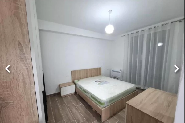 Jepet me qera apartament 2+1 ne fund te Rruges 5 Maj/500 euro