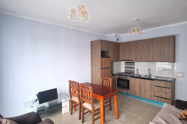 Shtepi me qera 2+1 ne Tirane - 530 Euro