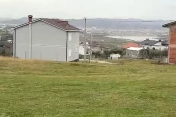 Truall ose Toke ne Tirane - 2,000 Euro