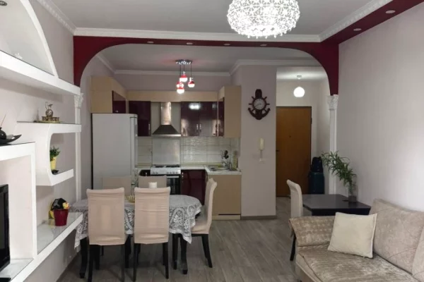 Shtepi me qera 1+1 ne Tirane - 60,000 Leke