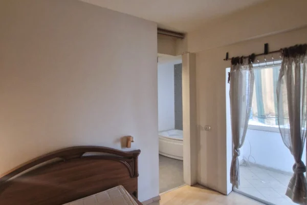 Shtepi ne shitje Apartament ne Tirane, 3+1, Mobilimi Pjeserisht e mobiluar, Pagesa 350,000  Euro.
