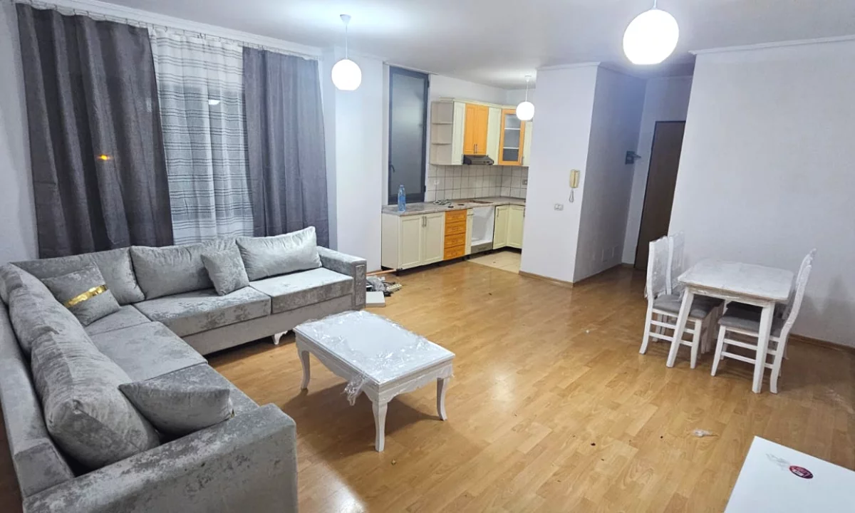 Shtepi me qera Apartament ne Tirane, 2+1, Mobilimi E mobiluar, Pagesa 50,000  Leke.
