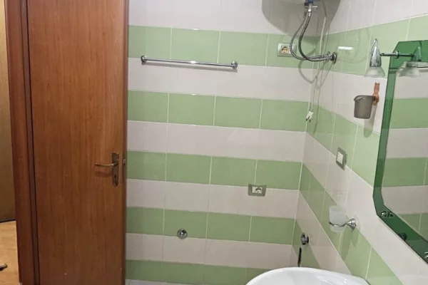 Shtepi me qera Apartament ne Tirane, 2+1, Mobilimi E mobiluar, Pagesa 50,000  Leke.