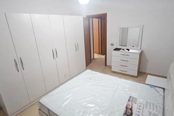 Shtepi me qera Apartament ne Tirane, 2+1, Mobilimi E mobiluar, Pagesa 50,000  Leke.