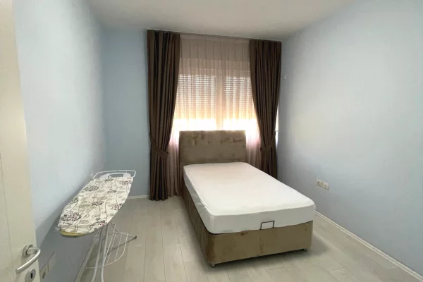 Shtepi me qera Apartament ne Tirane, 3+1, Mobilimi E mobiluar, Pagesa 1,400  Euro.