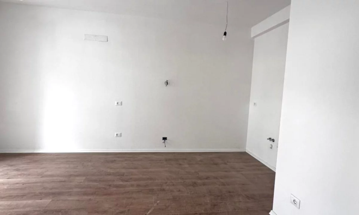 Shtepi ne shitje Apartament ne Tirane, 1+1, Mobilimi Bosh, pa mobiluar, Pagesa 8,500,000  Leke.