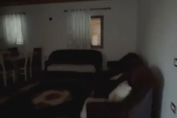 Shtepi me qera Duplex(shtepi me 2 kate) ne Tirane, 4+1, Mobilimi E mobiluar, Pagesa 400  Euro.