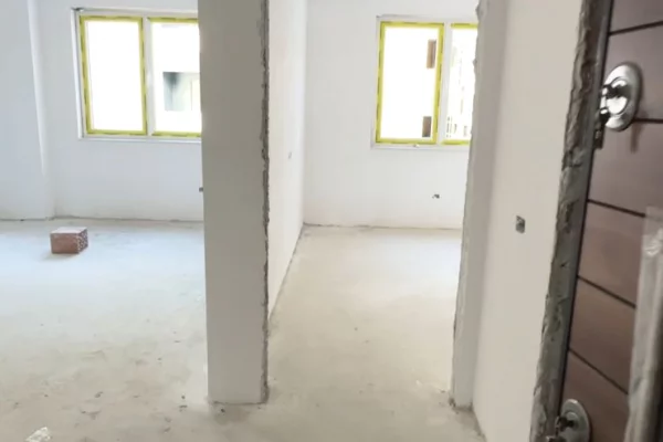 Shtepi ne shitje Apartament ne Tirane, 2+1, Mobilimi Bosh, pa mobiluar, Pagesa 77,373  Euro.