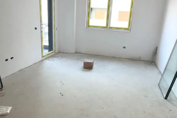 Shtepi ne shitje Apartament ne Tirane, 2+1, Mobilimi Bosh, pa mobiluar, Pagesa 77,373  Euro.