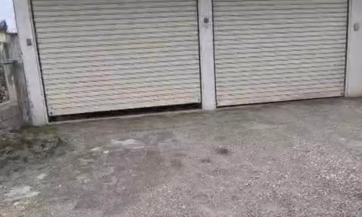 Ambient biznesi me qera 4+1 ne Tirane - 400 Euro