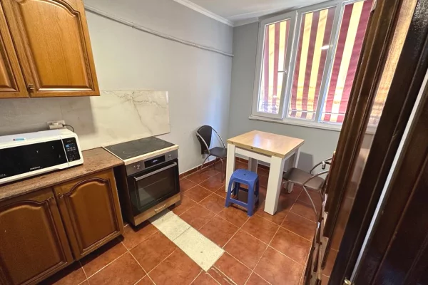 Shtepi me qera Apartament ne Tirane, 3+1, Mobilimi E mobiluar, Pagesa 70,000  Leke.