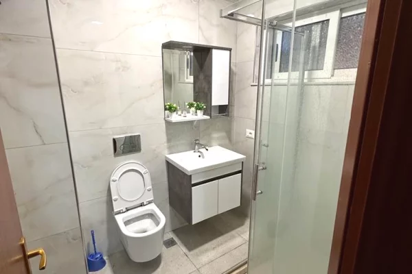 Shtepi me qera Apartament ne Tirane, 3+1, Mobilimi E mobiluar, Pagesa 70,000  Leke.