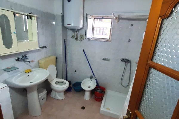 Shtepi me qera Apartament ne Tirane, 1+1, Mobilimi E mobiluar, Pagesa 35,000  Leke.