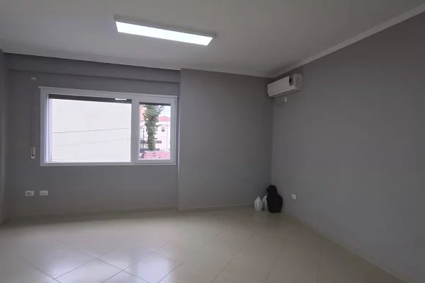 Ambient biznesi me qera 3+1 ne Tirane - 70,000 Leke