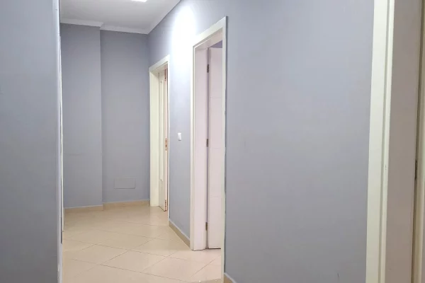 Jepet me qera Ambient prane Toptani Center