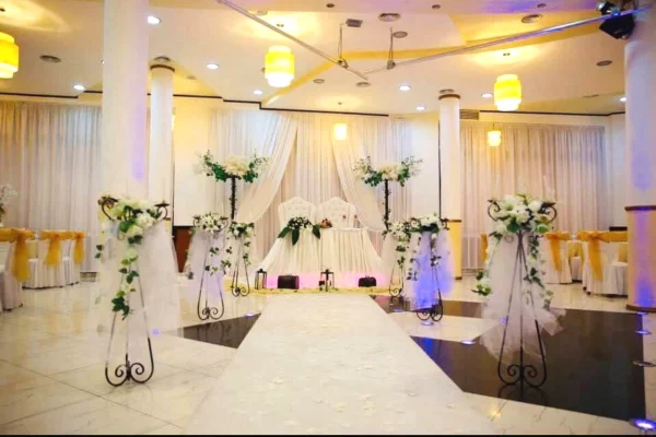 Jepet me qera Bar Restornat ,Salle Dasmash Ne rr.Dajtit