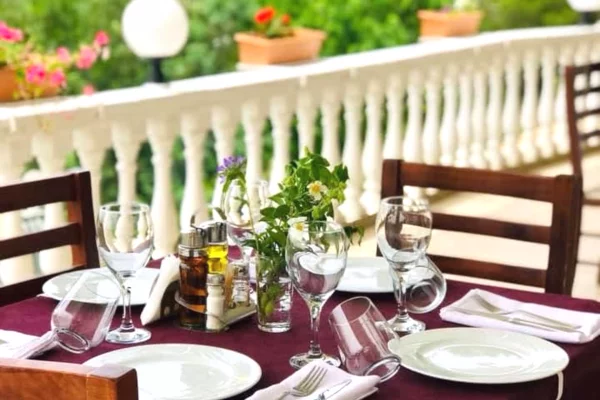 Jepet me qera Bar Restornat ,Salle Dasmash Ne rr.Dajtit