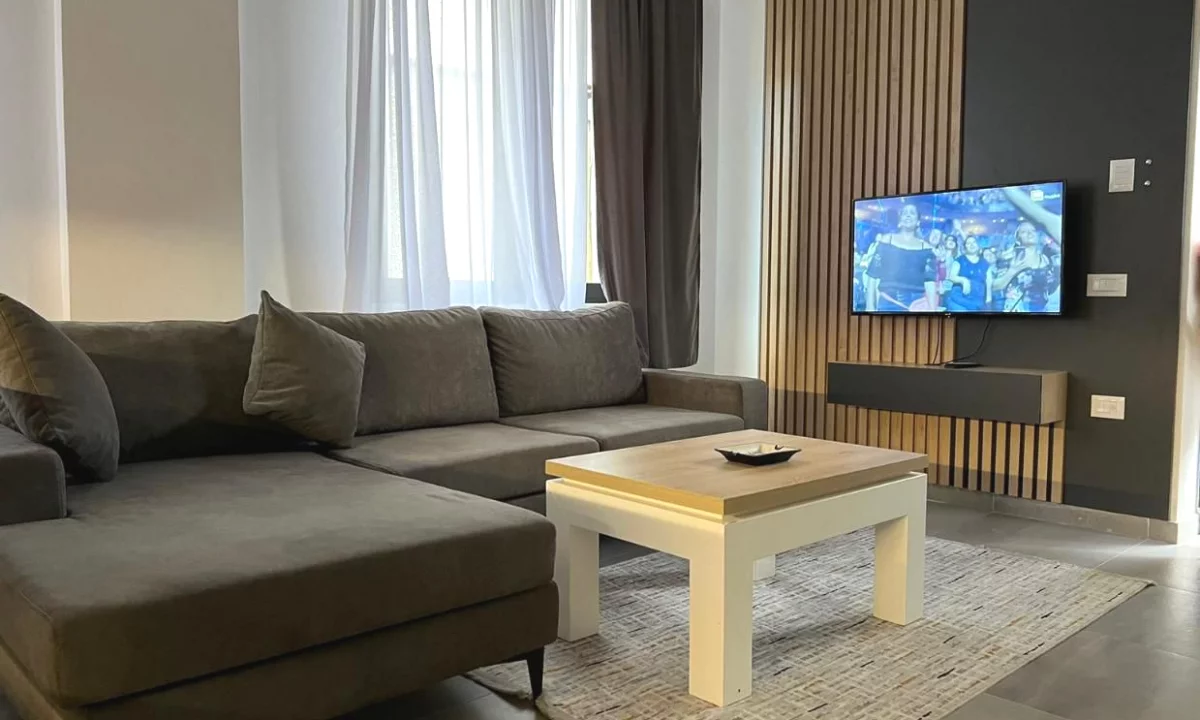 Shtepi me qera Shtepi Private ne Tirane, 1+1, Mobilimi E mobiluar, Pagesa 60,000  Leke.