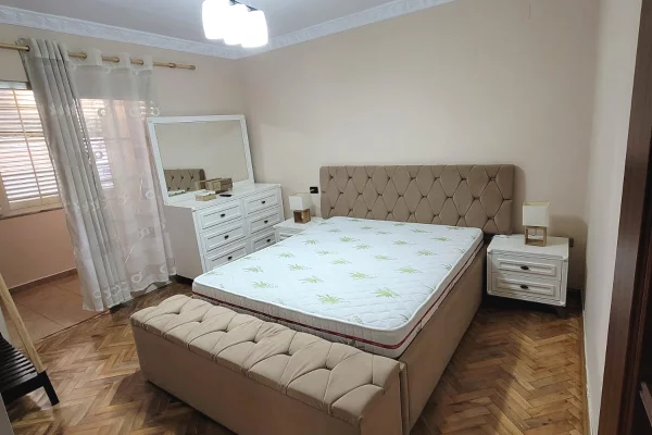 Shtepi me qera Apartament ne Tirane, 2+1, Mobilimi E mobiluar, Pagesa 65,000  Leke.