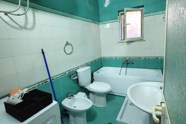 Shtepi me qera 2+1 ne Tirane - 65,000 Leke