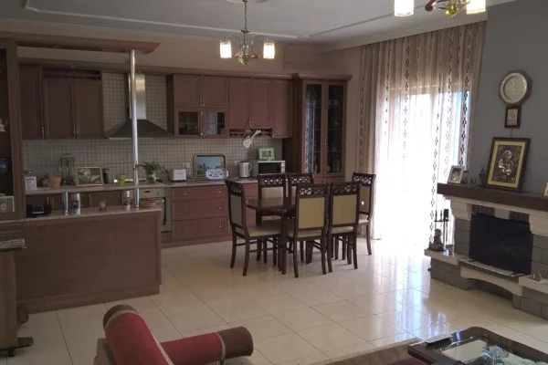 Shtepi me qera 3+1 ne Tirane - 900 Euro