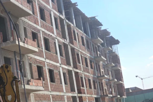 Shitet Apartament 2+1 ne  Kamez