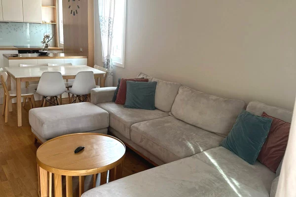 Shtepi me qera 3+1 ne Tirane - 150,000 Leke