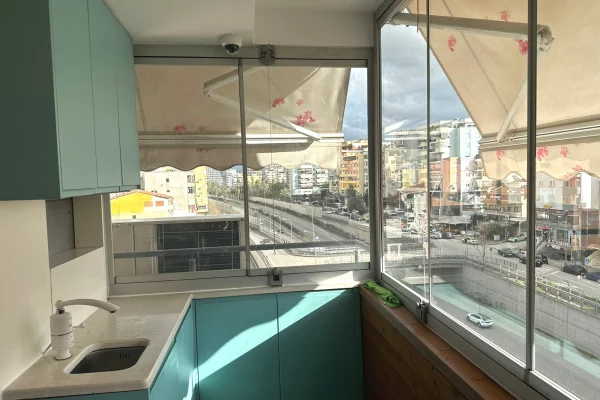 Shtepi me qera Apartament ne Tirane, 3+1, Mobilimi E mobiluar, Pagesa 150,000  Leke.