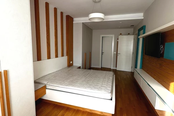 Shtepi me qera Apartament ne Tirane, 3+1, Mobilimi E mobiluar, Pagesa 150,000  Leke.