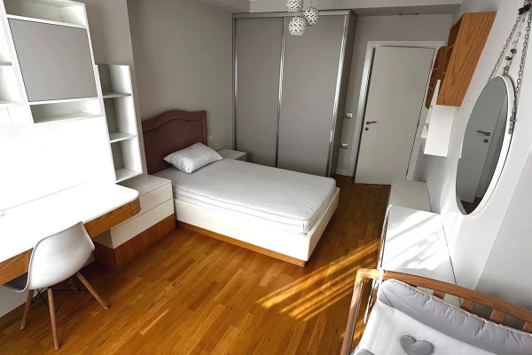 Shtepi me qera Apartament ne Tirane, 3+1, Mobilimi E mobiluar, Pagesa 150,000  Leke.
