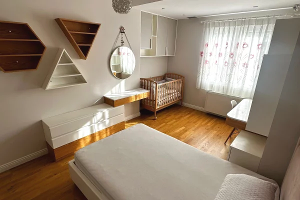 Shtepi me qera Apartament ne Tirane, 3+1, Mobilimi E mobiluar, Pagesa 150,000  Leke.