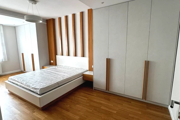 Shtepi me qera Apartament ne Tirane, 3+1, Mobilimi E mobiluar, Pagesa 150,000  Leke.