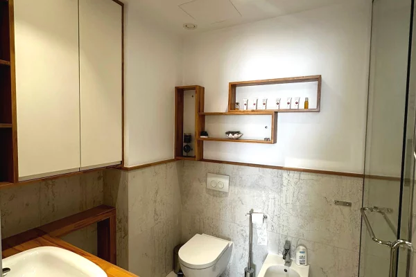 Shtepi me qera Apartament ne Tirane, 3+1, Mobilimi E mobiluar, Pagesa 150,000  Leke.