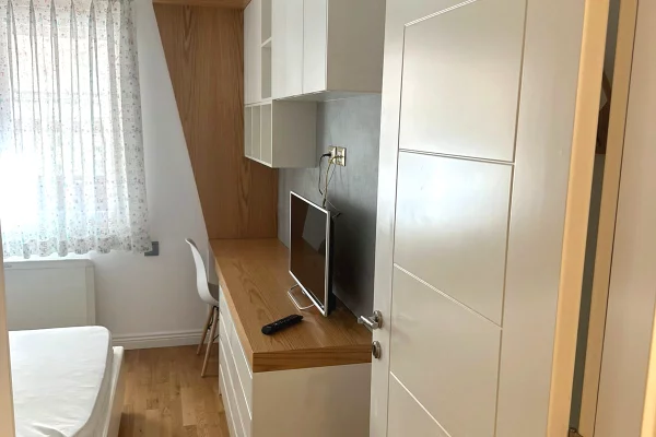 Shtepi me qera Apartament ne Tirane, 3+1, Mobilimi E mobiluar, Pagesa 150,000  Leke.