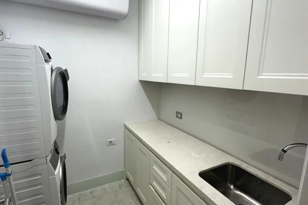 Shtepi me qera Apartament ne Tirane, 3+1, Mobilimi E mobiluar, Pagesa 150,000  Leke.