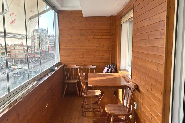 Shtepi me qera Apartament ne Tirane, 3+1, Mobilimi E mobiluar, Pagesa 150,000  Leke.