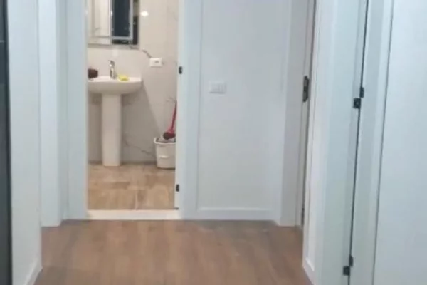 Shtepi me qera Apartament ne Tirane, 2+1, Mobilimi E mobiluar, Pagesa 50,000  Leke.