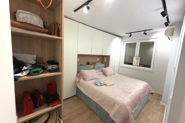 Shtepi me qera Apartament ne Tirane, 1+1, Mobilimi E mobiluar, Pagesa 750  Euro.