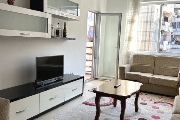Shtepi me qera 1+1 ne Tirane - 40,000 Leke