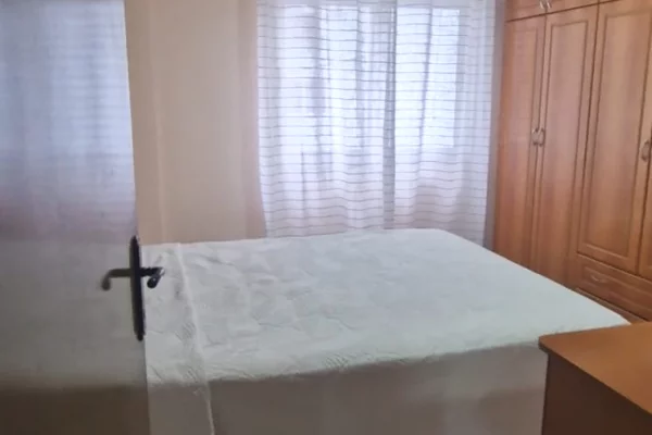 Shtepi ne shitje Apartament ne Tirane, 2+1, Mobilimi E mobiluar, Pagesa 16,000,000  Leke.